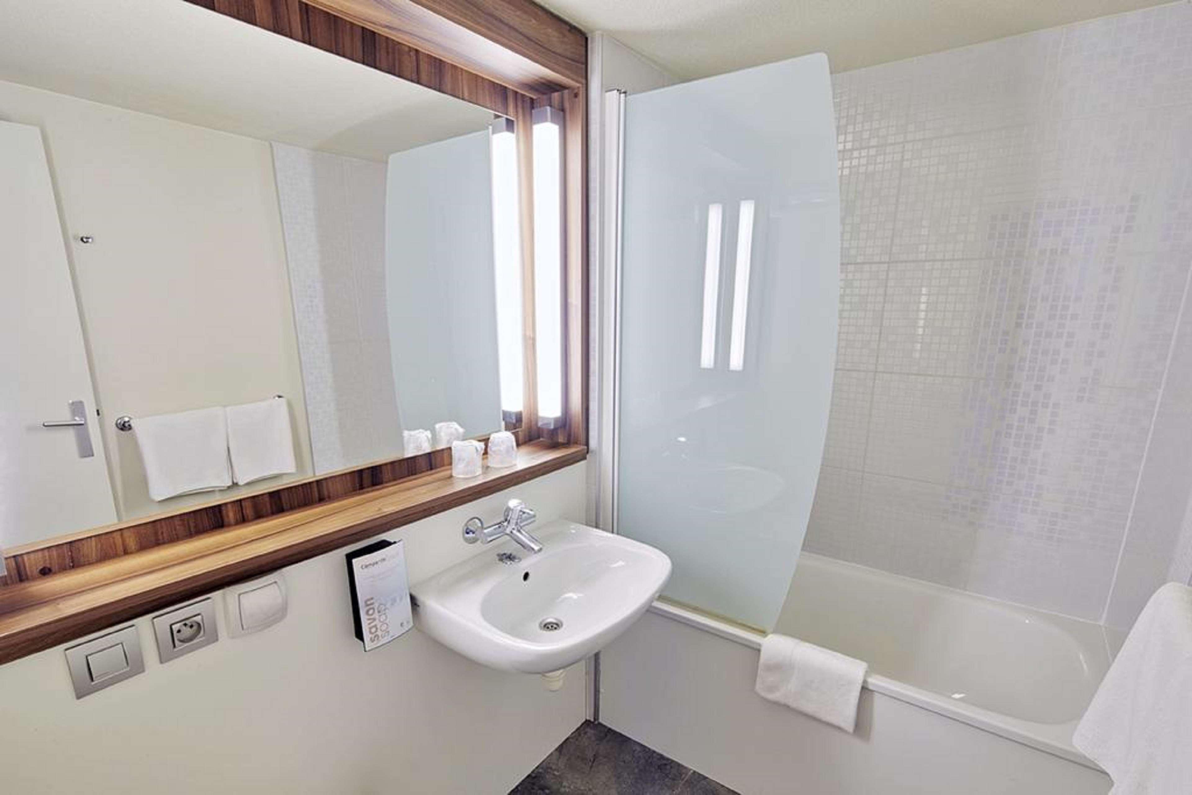 Hotel Campanile Lille - Lomme Zewnętrze zdjęcie