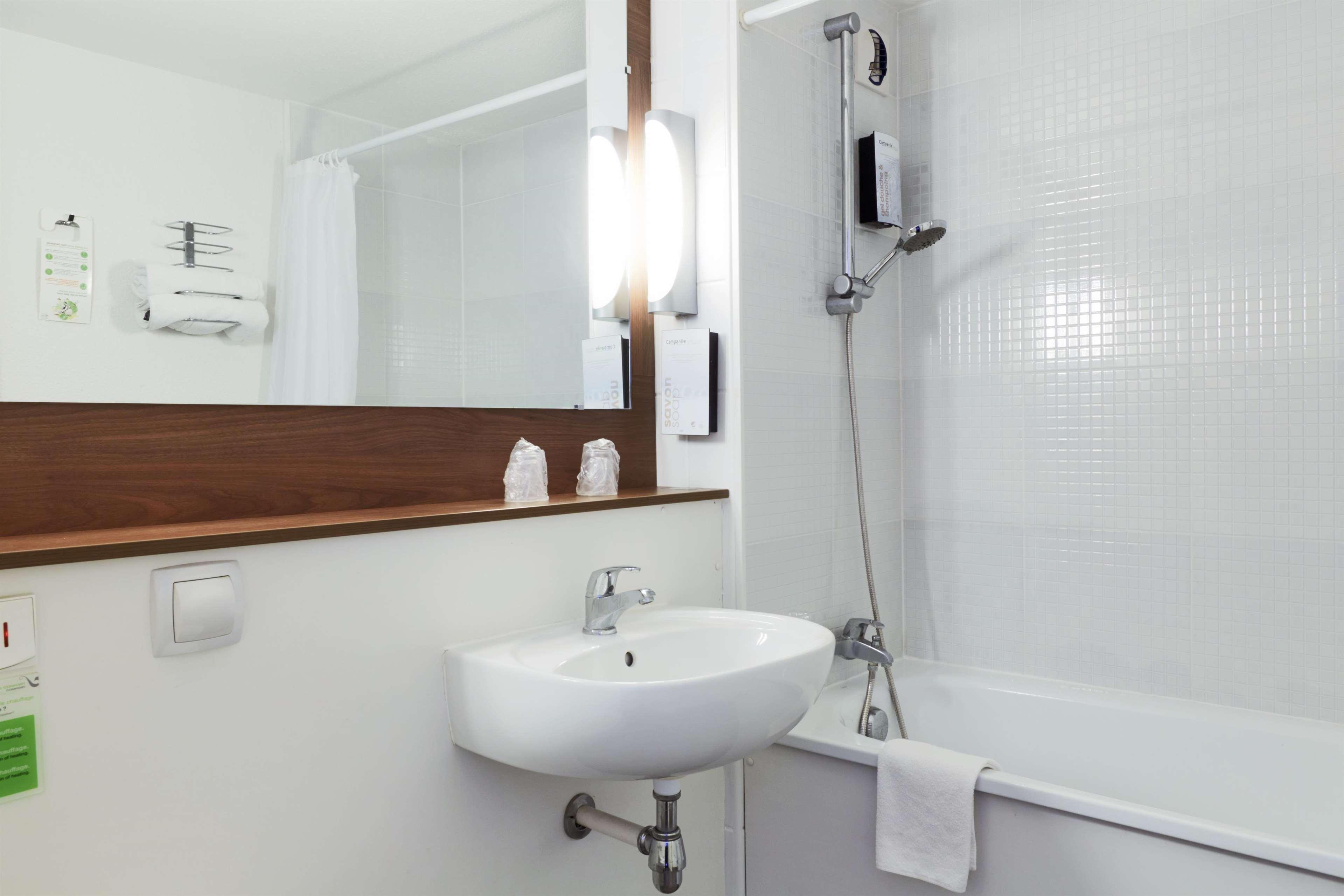 Hotel Campanile Lille - Lomme Zewnętrze zdjęcie