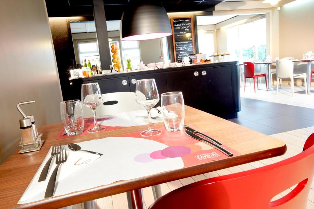 Hotel Campanile Lille - Lomme Zewnętrze zdjęcie